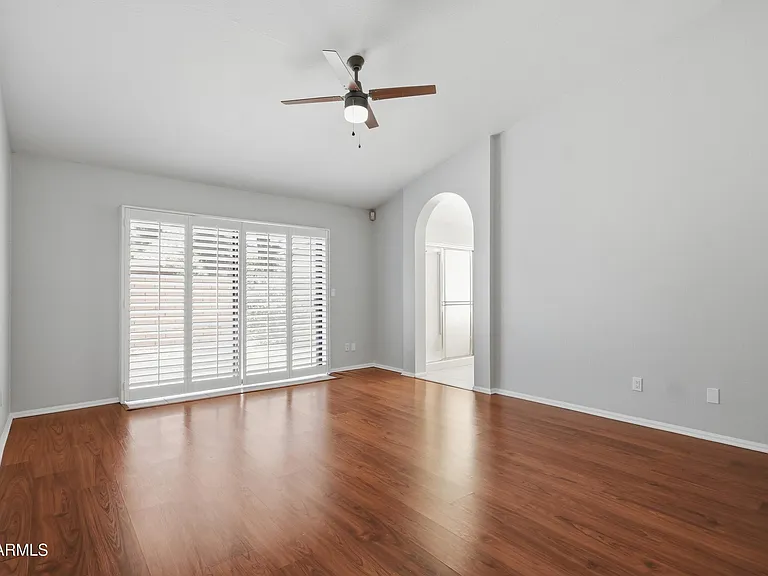 225 W Vera Ln — Photo 13