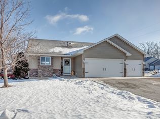 1160 Meadow Oak Dr, Monticello, MN 55362