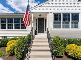 42 Meadowbrook Ln, Mount Kisco, NY 10549