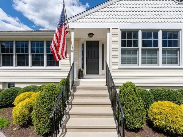 42 Meadowbrook Lane, Mount Kisco, NY 10549