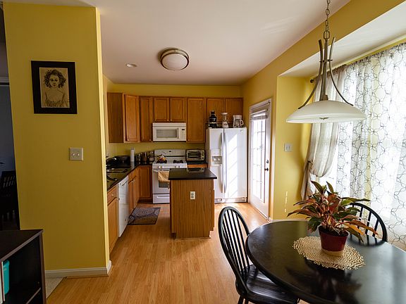 4th image of 3023 Cahill Ln