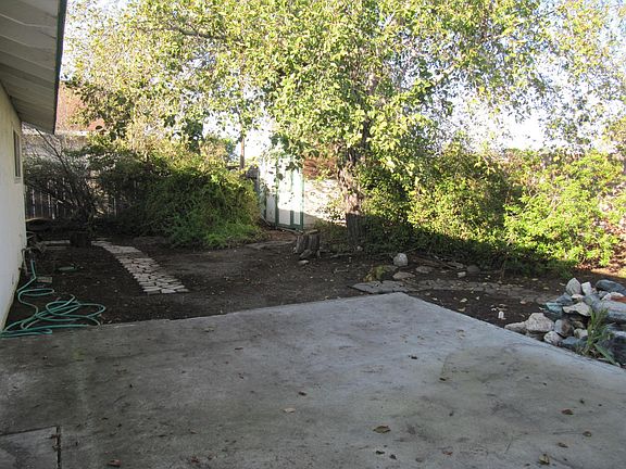 5th image of 368 E Pacific Ave
