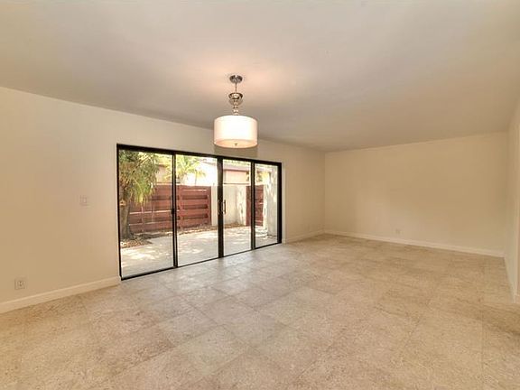 4th image of 3010 Lakewood Ln