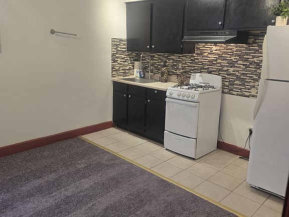 4th image of 1622 Bainbridge St APT 3F