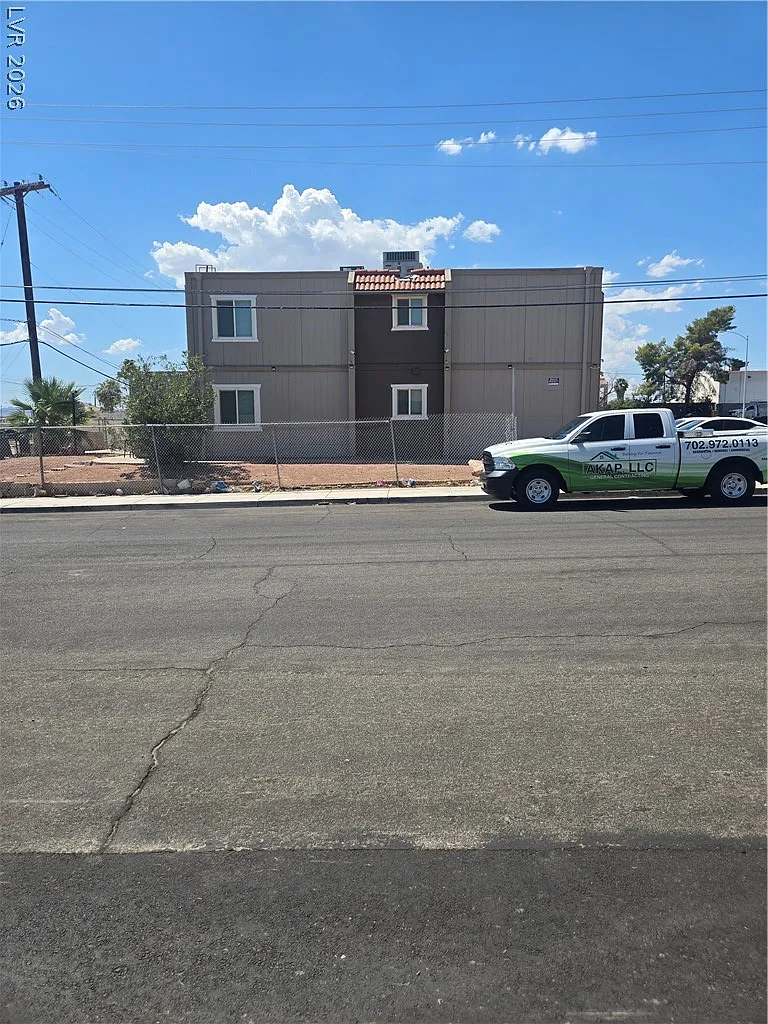 2 bed, 2.0 bath, 3898 sqft, $1,250 — Photo 1