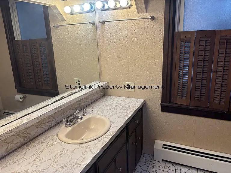124 Leo Ave — Photo 16
