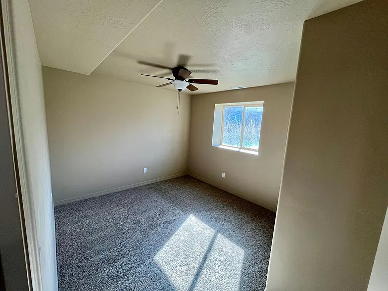 2nd bedroom, ft. ceiling fan