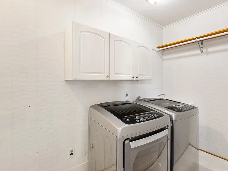 2140 Adrienne Dr — Photo 11