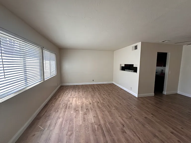 1047 Mohr Ln #B — Photo 10