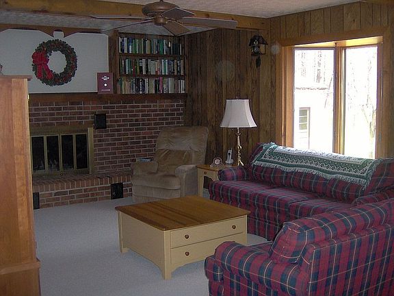 Beautiful Built-Ins in the Great Room