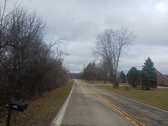 4th image of 3085 S Wehr Rd