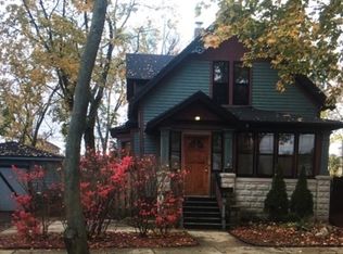 128 Hutchins St, Woodstock, IL 60098