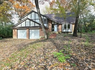 3122 Whispering Oaks Ln, Woodridge, IL 60517