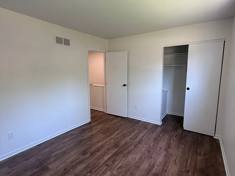 1524 Genessee Ave — Photo 9