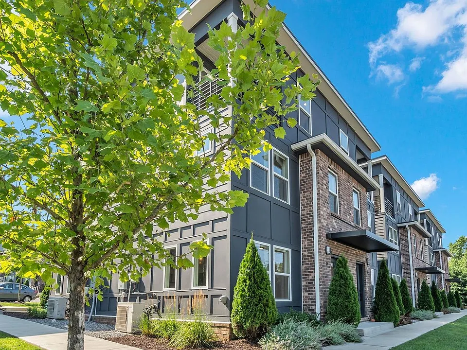 102 Duke St #17