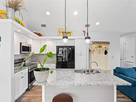 5th image of 2367 Scotts Cir
