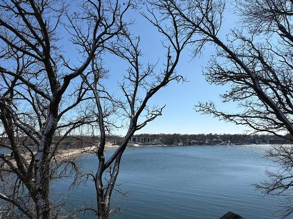 1201 Lakeshore Dr, Okoboji, IA 51355