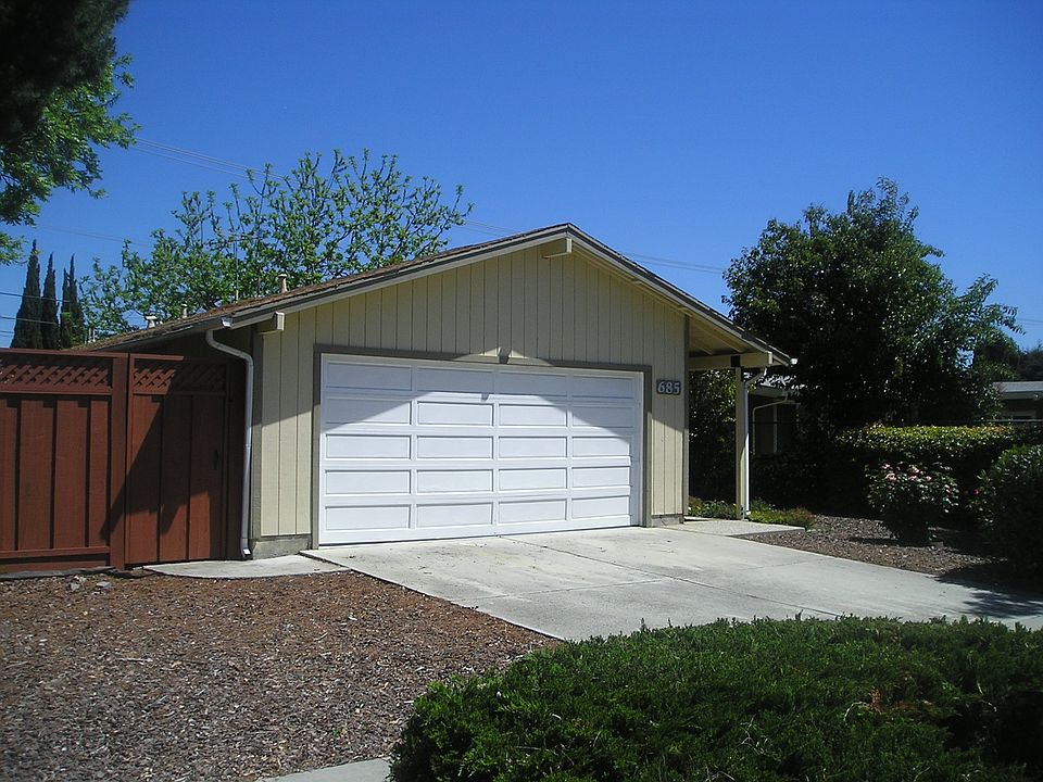 1st image of 685 Lakebird Dr
