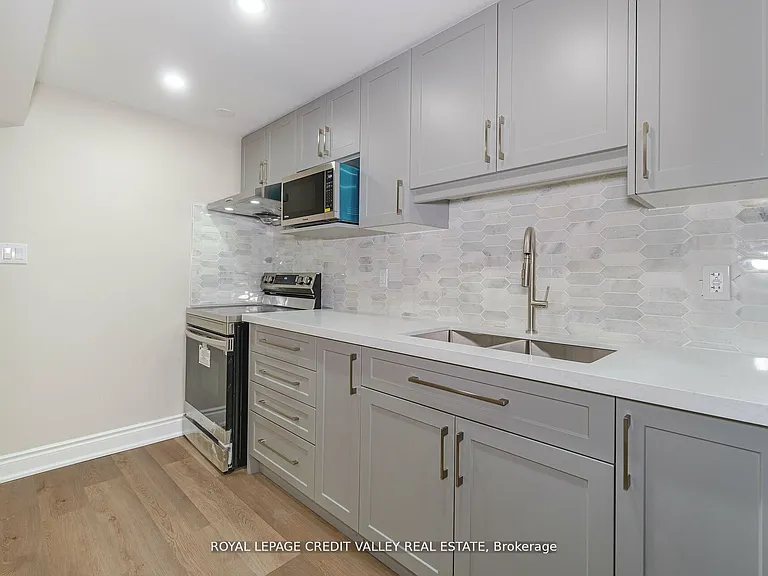 18 Trailhead Cres — Photo 12