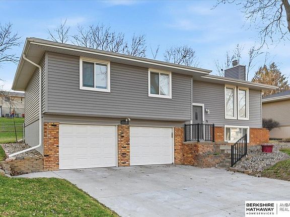2nd image of 7718 Meadow Ln