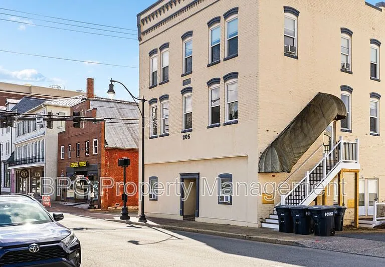 205 N Main St #9 — Photo 2