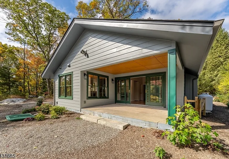 232 W Shore Dr — Photo 37