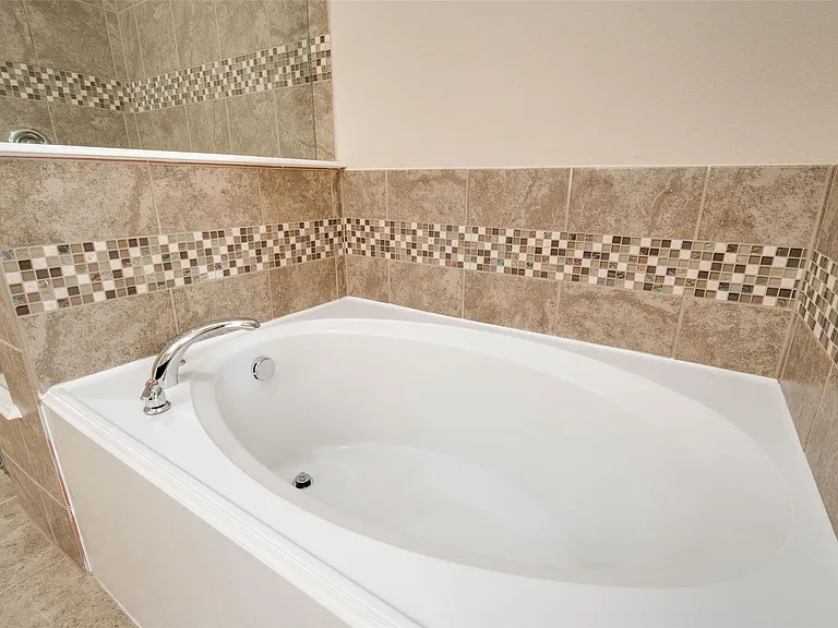 24111 Valencia Ridge Ln — Photo 32