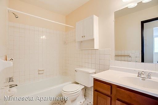 3rd image of 208 Hoyt Ave W APT 207
