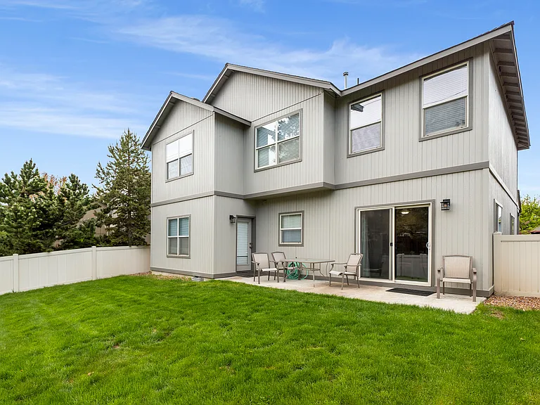 676 SE Gleneden Pl — Photo 25
