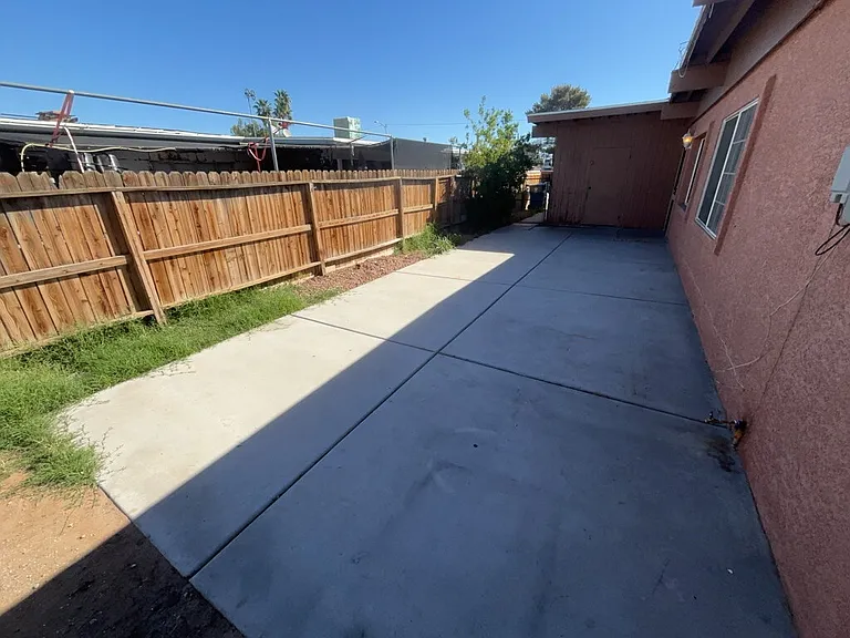 2400 S 15th St #1 — Photo 13