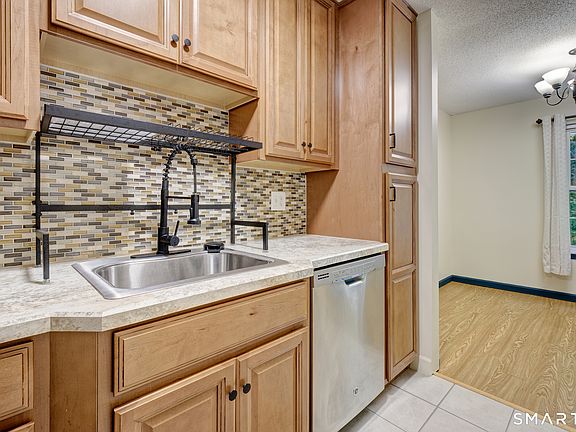 4th image of 193 Oakland Street #B