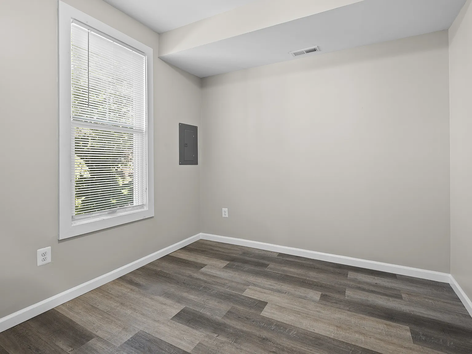 4 bed, 2000 sqft, $800 — Photo 4