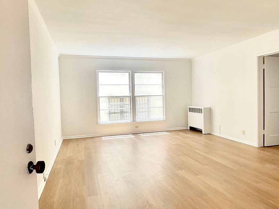 1st image of 200 S Sycamore Ave APT 9