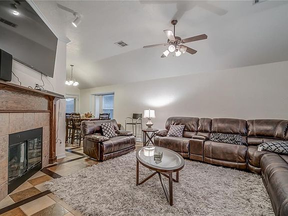 3rd image of 2532 Queenston Ave