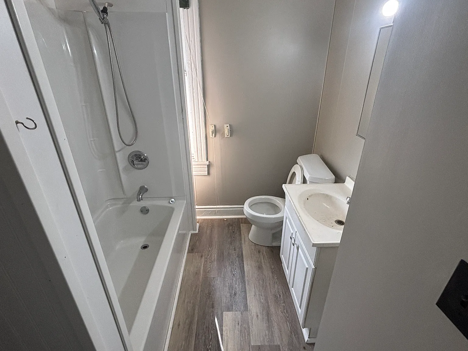 3 bed, 1000 sqft, $975 — Photo 3
