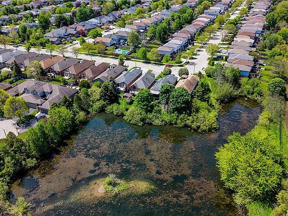 3rd image of 442 Sandbanks Cres