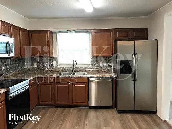 940 Ridgeway Dr — Photo 6