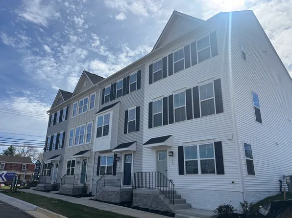 17 Oasis Ave, Ranson, WV