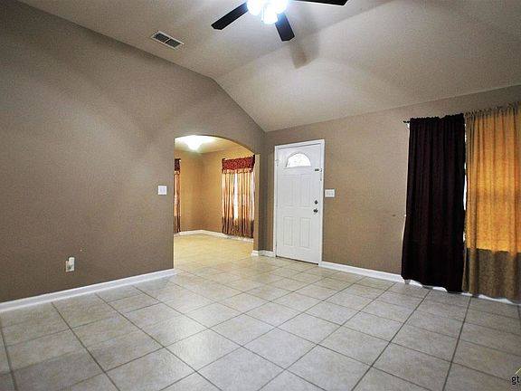 3rd image of 1403 N Fannin Ave