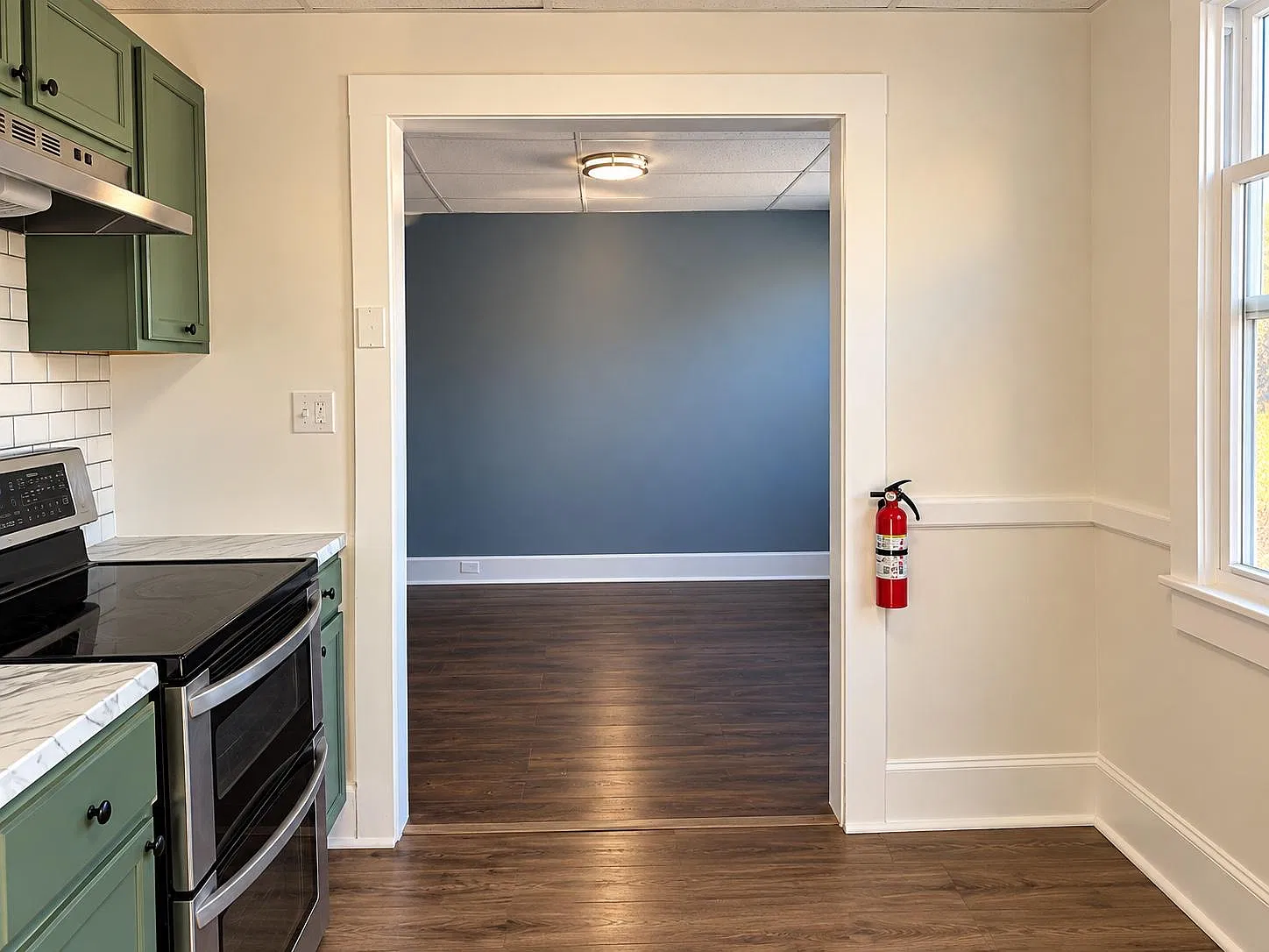 3 bed, 2400 sqft, $1,400 — Photo 2