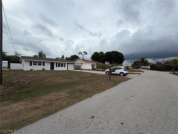 3rd image of 7430 Pine Dr
