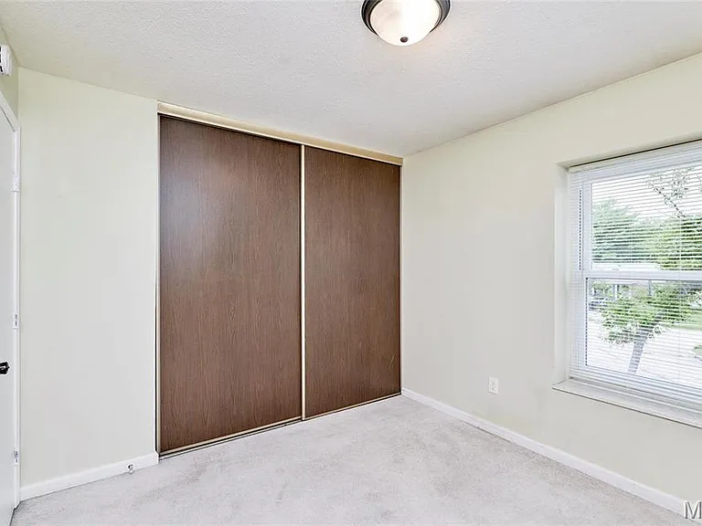 241 Valleyoak Ct — Photo 15
