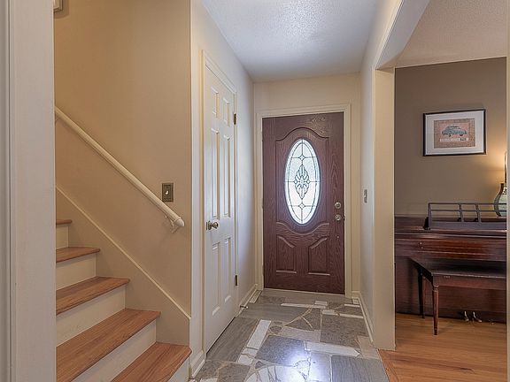 3rd image of 6213 Claremont Ave