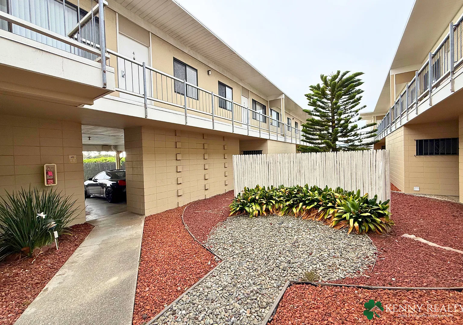 855 Commercial — Photo 2