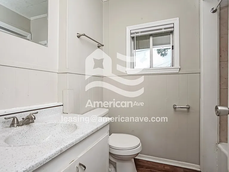 1617_011_main_bathroom_13786566.jpg