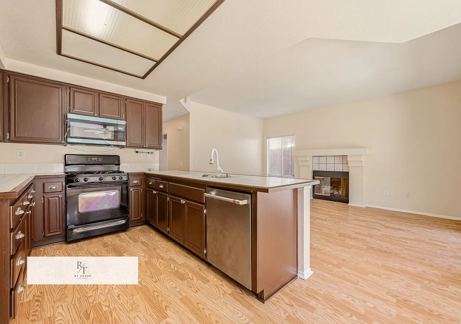 Spacious 5-Bedroom Home in Sunnymead Ranch with Pool & Tennis Amenities ! — Photo 2