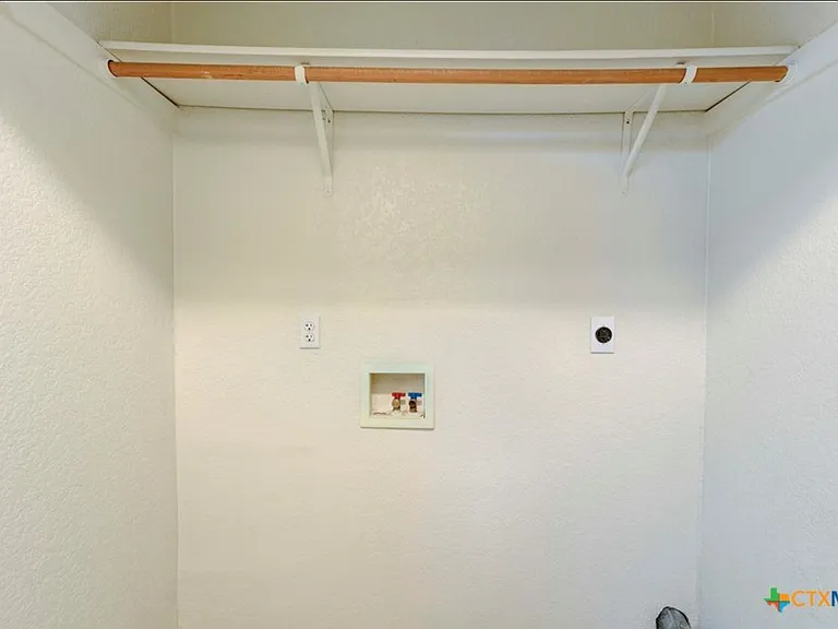 1606 Aztec Trce #B — Photo 12