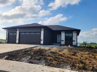 2516 N 9th Ave E, Newton, IA 50208