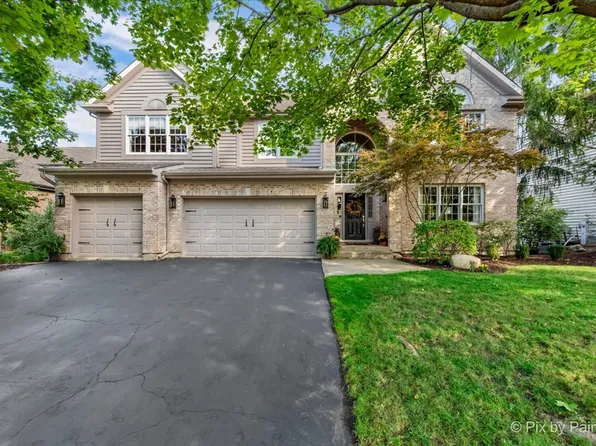 4 Point O Woods Ct, Lake In The Hills, IL 60156