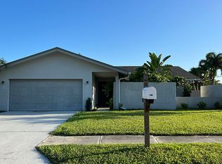 877 Duquesne Dr, Fort Myers, FL 33919